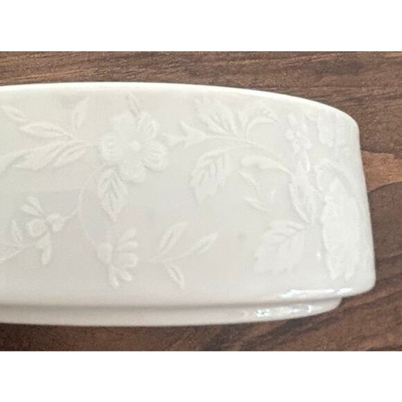 ⭐️‎ Mikasa Silver Anniversary Porcelain Round Trinket Box With Lid White Floral - Picture 2 of 4